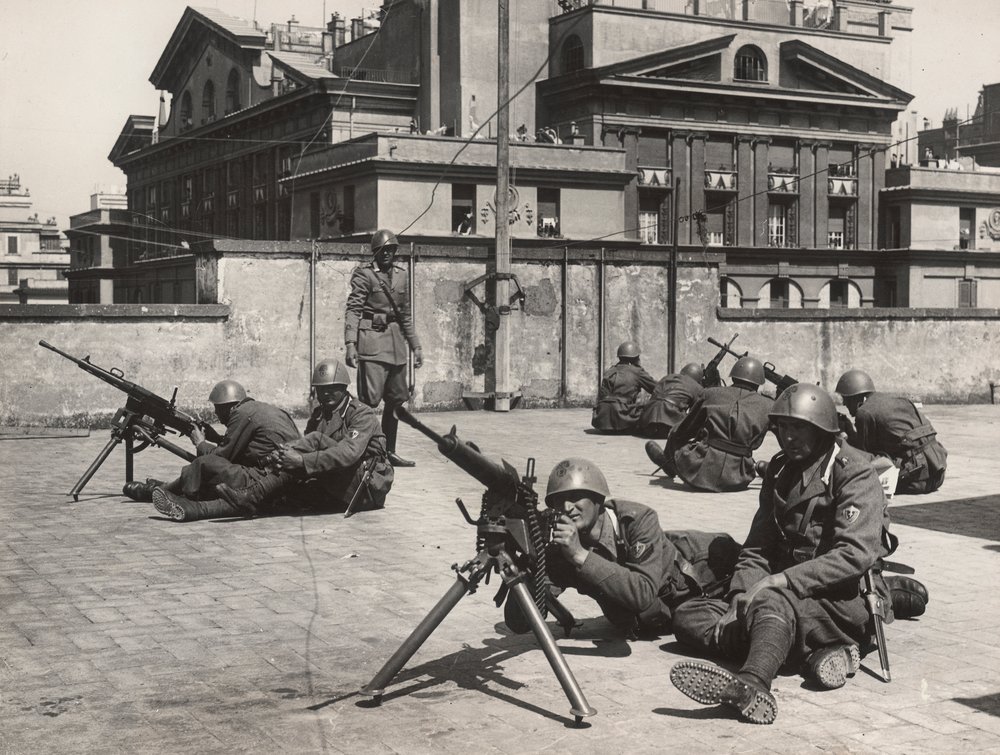 Air-Raid Defence Manoeuvres in Rome During World War II (photo)