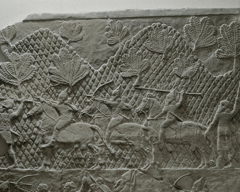 The Assyrian army of King Ashurbanipal in battle during the campaign ...