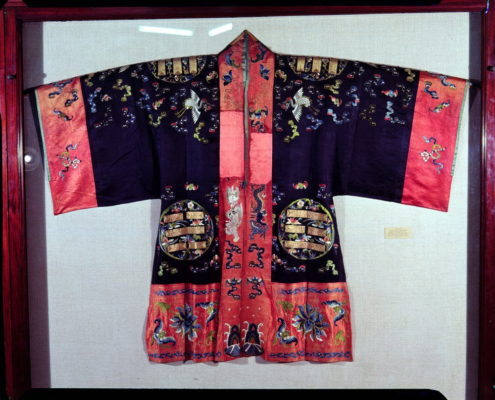 Taoist Robe with Tai Chi Yin and Yang Symbol and the Eight Trigrams ...