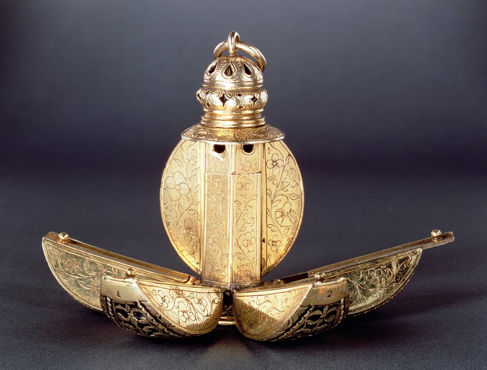 Pomander with four open compartments used to hold perfumes or other aromatic substances, silver-gilt, probably English c. 1580 by Unbekannt Unbekannt