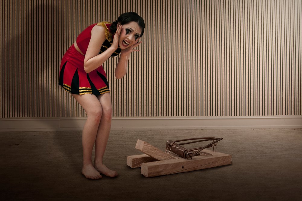 Scared Cheerleader Trap by Christine von Diepenbroek