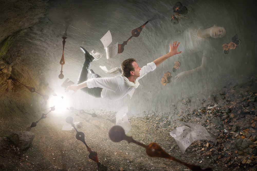 Falling Through Time von Christophe Kiciak