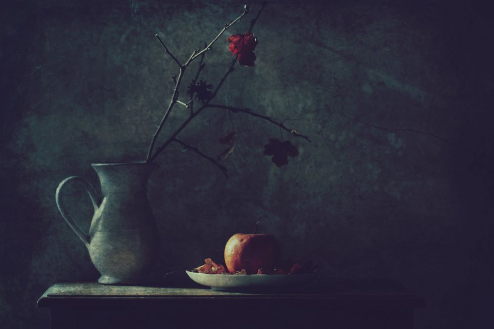 Moody Autumn Still Life von Delphine Devos