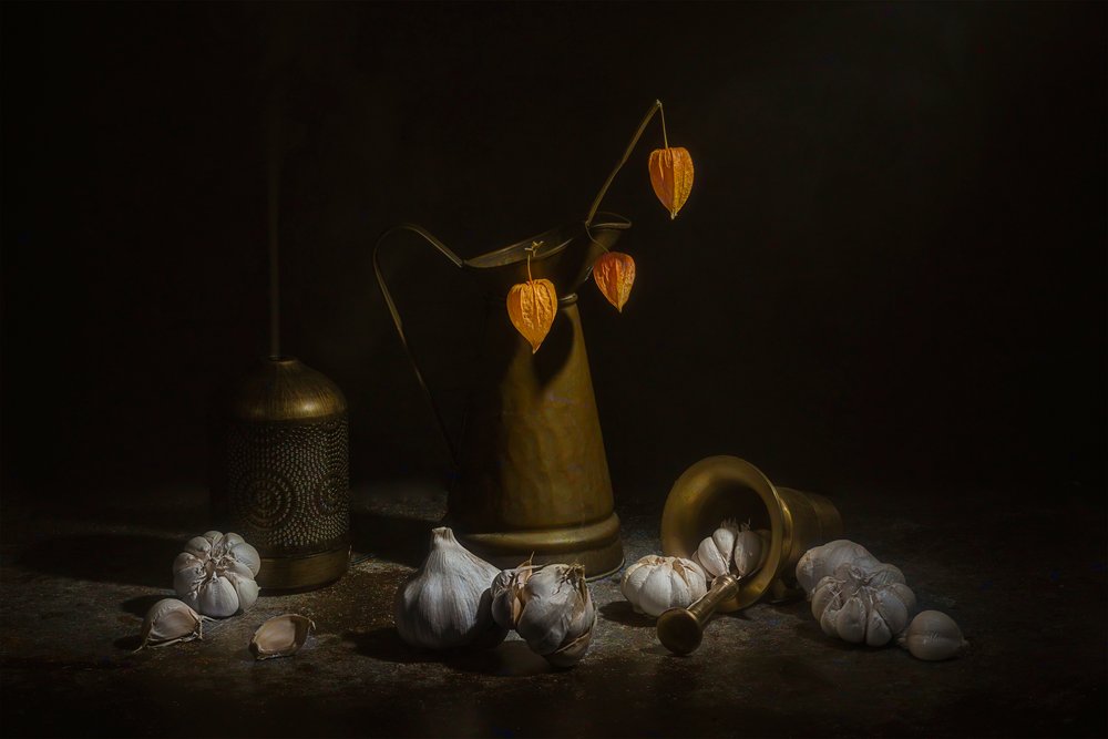 Garlics by Lydia Jacobs