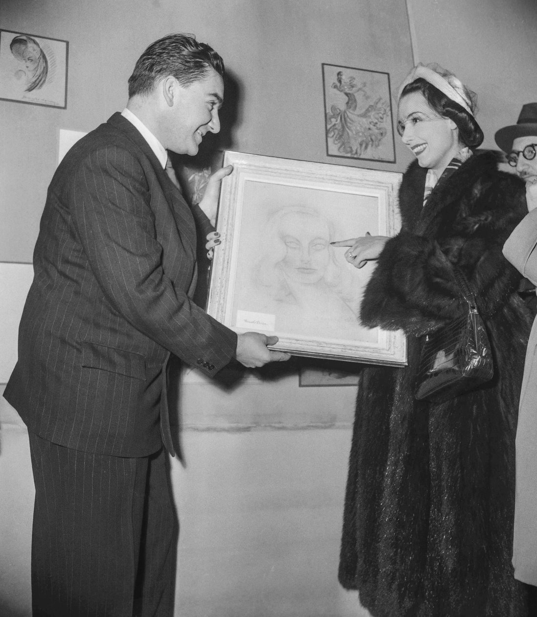 Art exhibition (works of art made by actors), at the Palais des Beaux Arts in Paris, December 16, 1950: French actress Marcelle Derrien showing her canvas to the director of the exhibition by Unknown