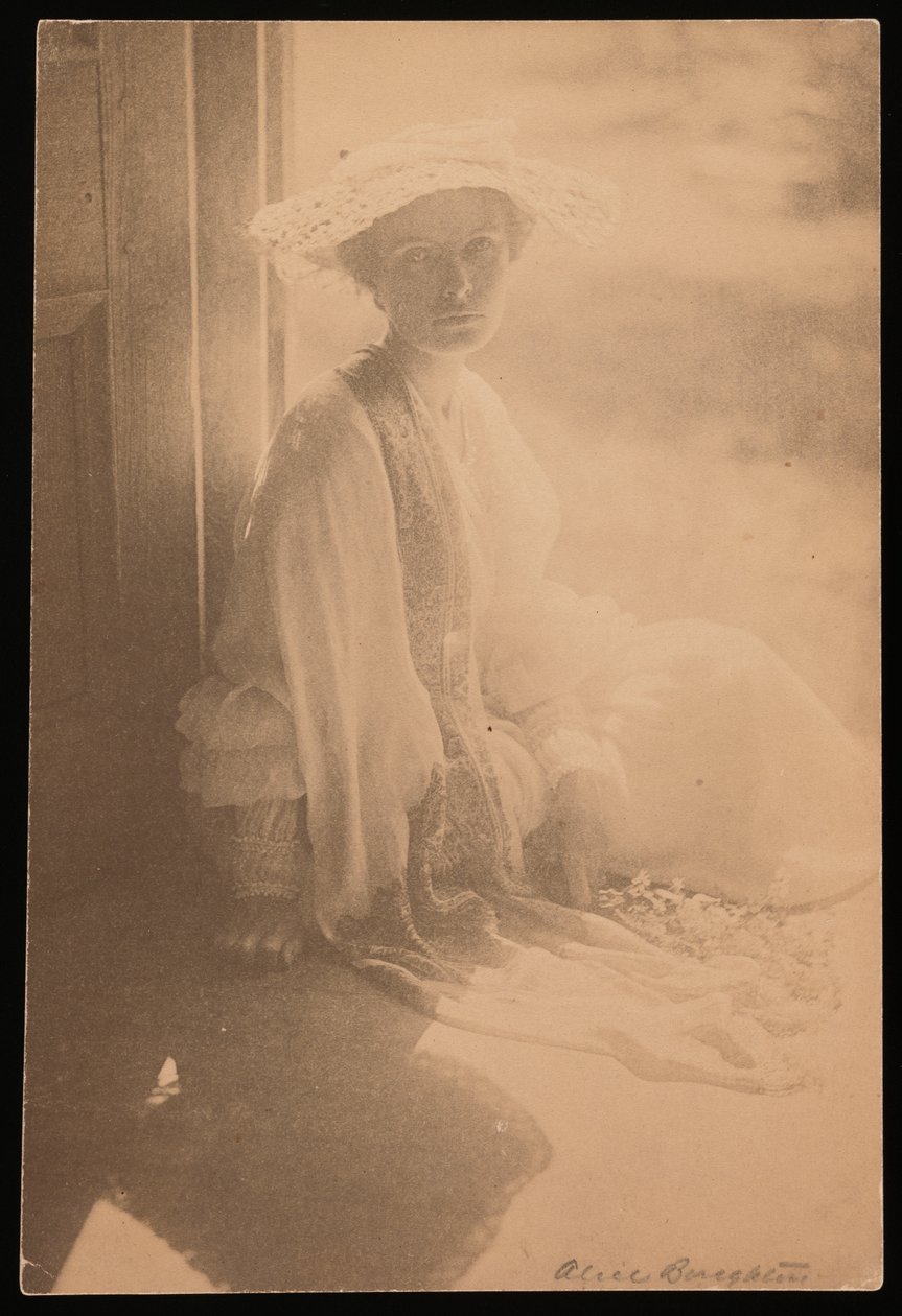 Photo of Agnes Pelton by Alice Boughton