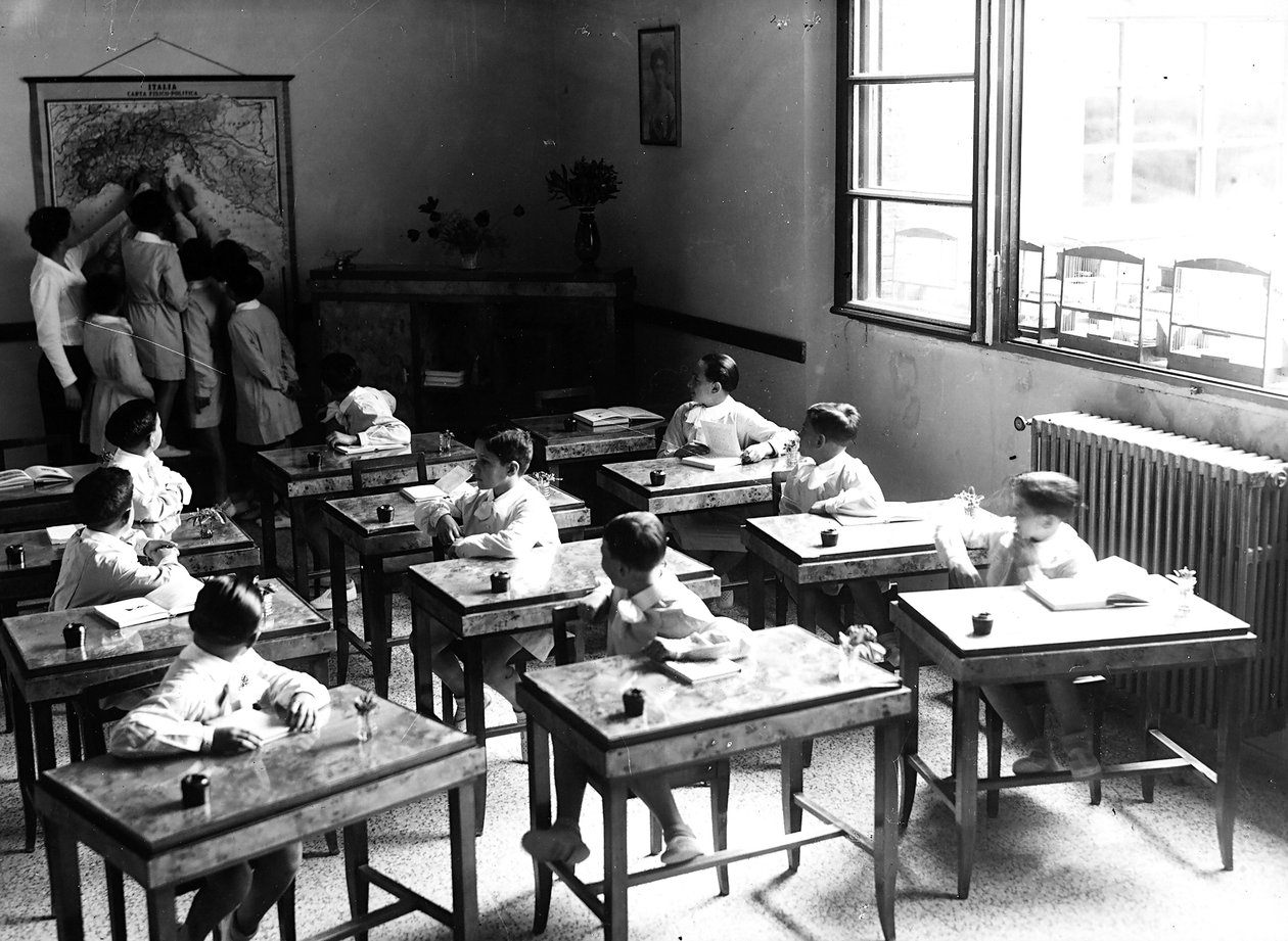 Villa Rosa Maltoni Mussolini: boys in a classroom by Fratelli Alinari