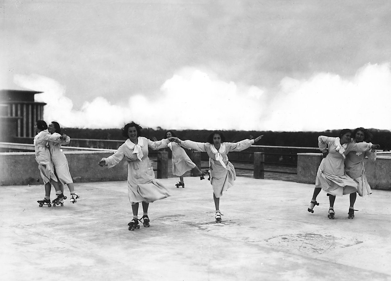 Villa Rosa Maltoni Mussolini: female students during a skating lesson by Fratelli Alinari
