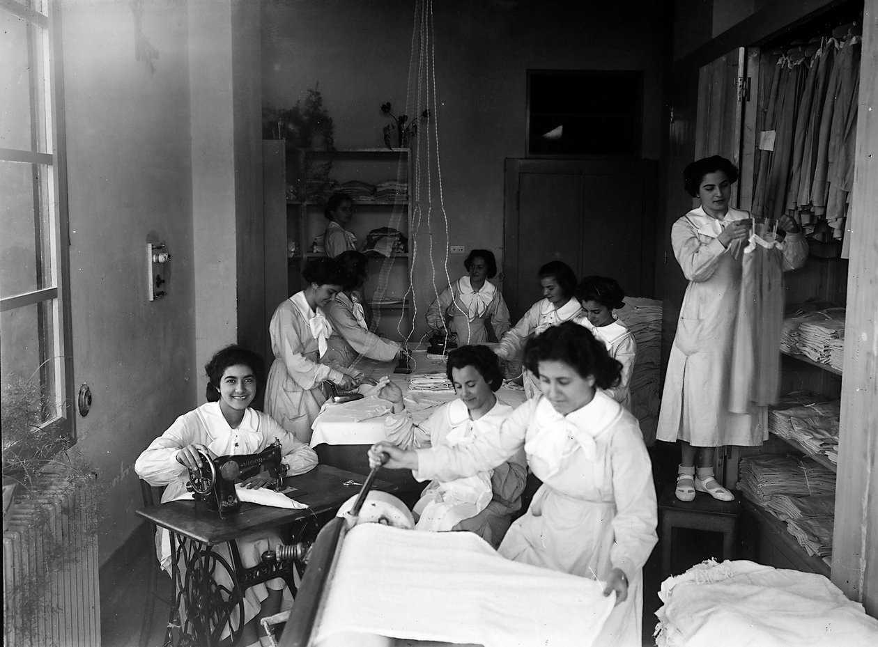 Villa Rosa Maltoni Mussolini: Girls Ironing and Getting Laundry Ready by Fratelli Alinari