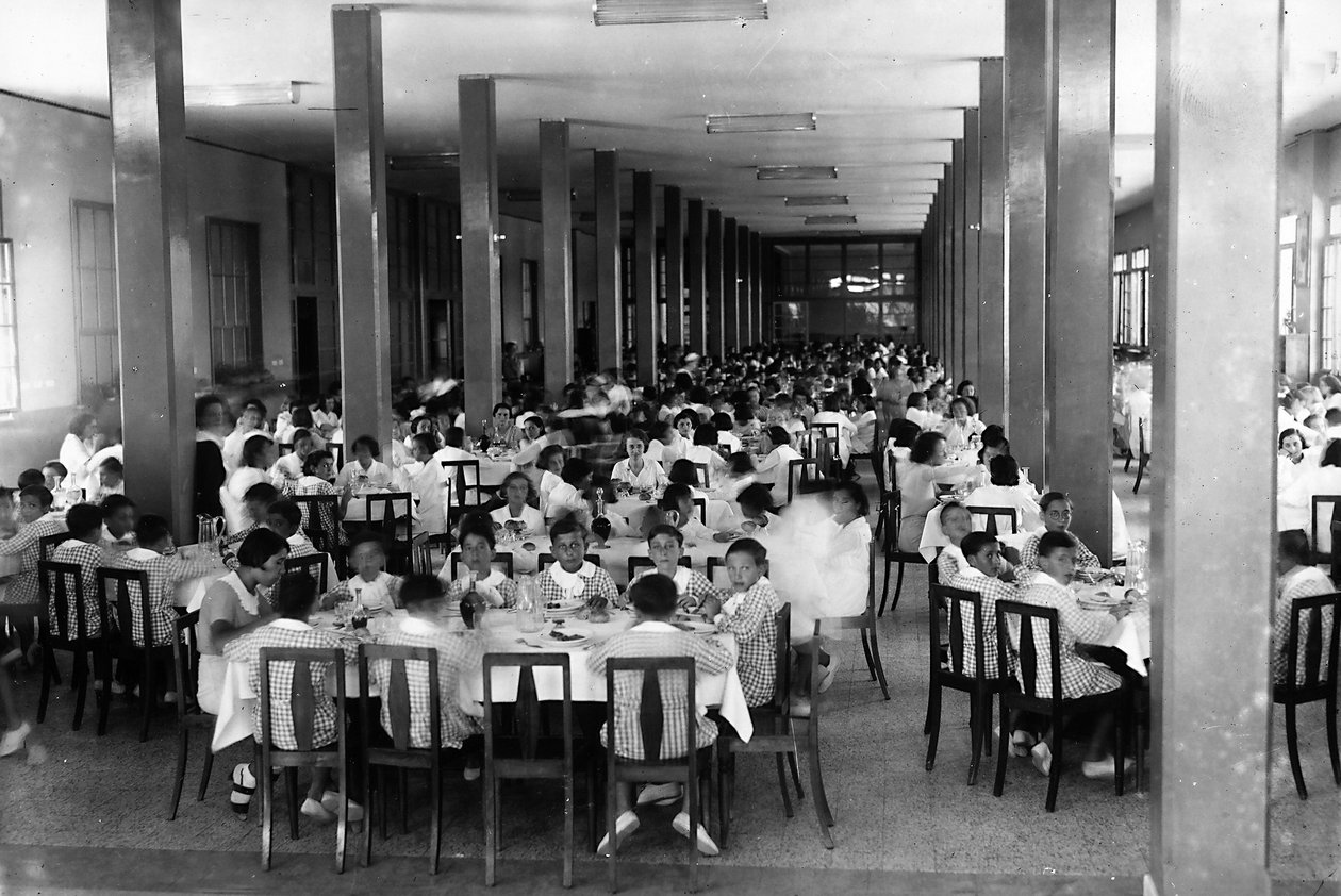 Villa Rosa Maltoni Mussolini: mealtime in the refectory by Fratelli Alinari
