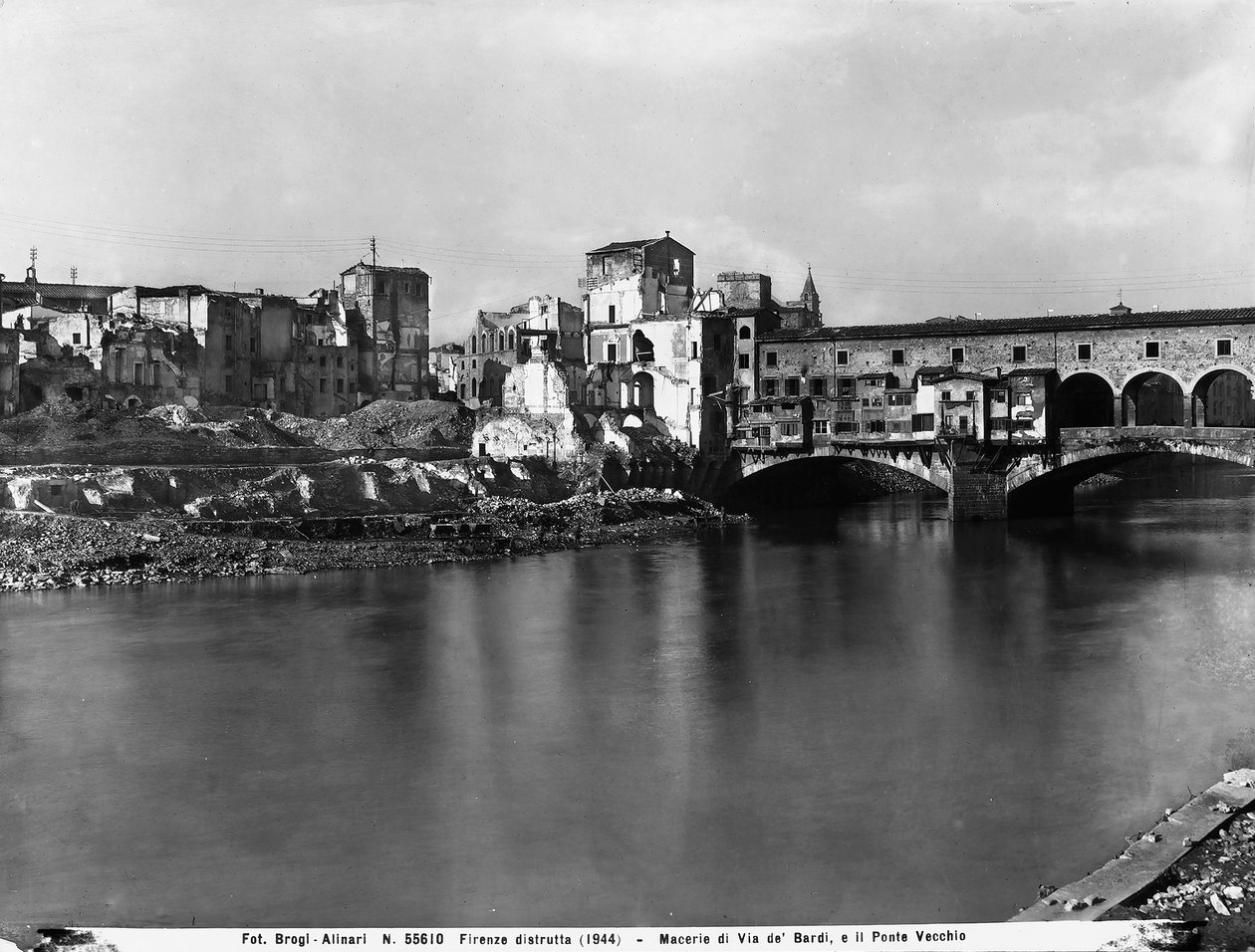 World War II: Damage caused by the bombing in Via de