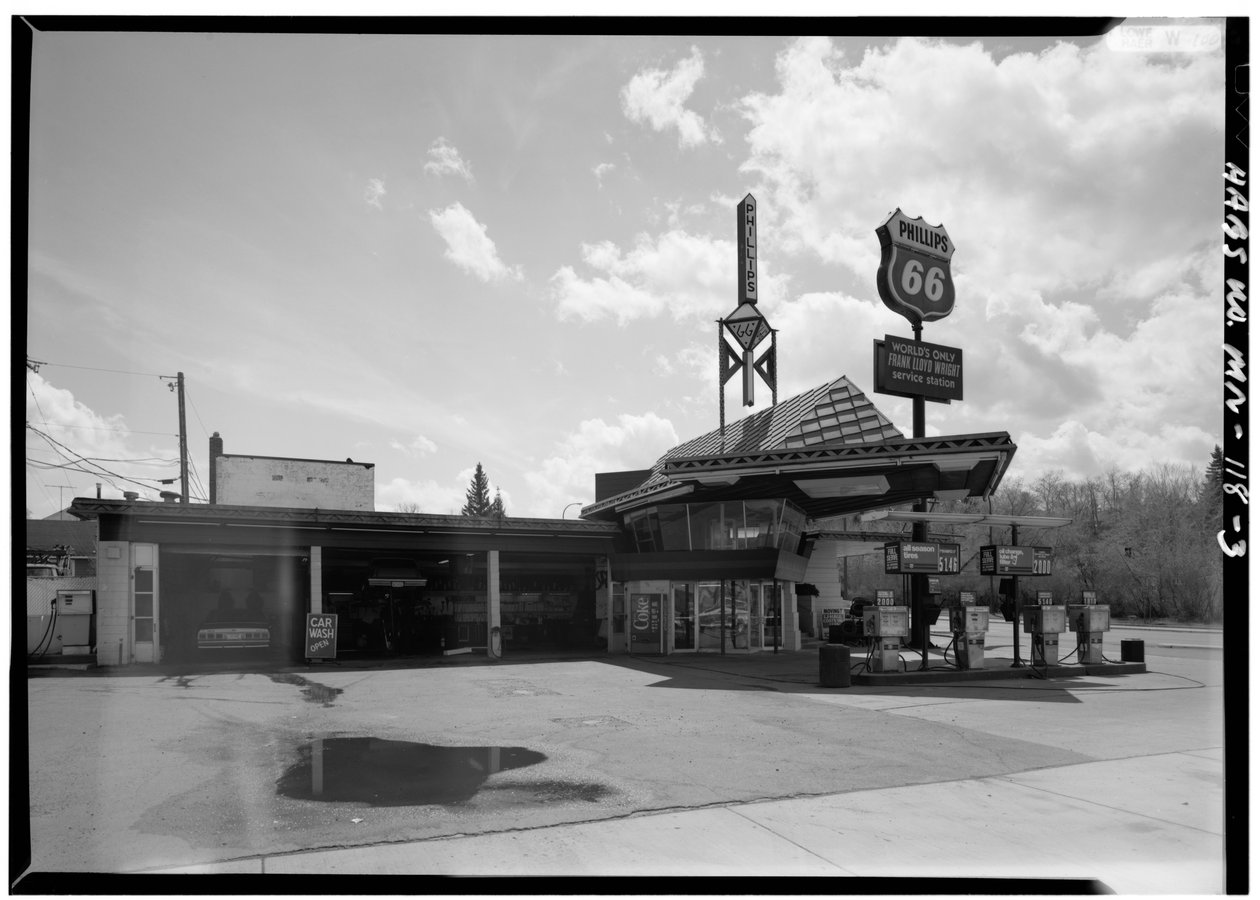 Lindholm Oil Company Service Station, Cloquet, Minnesota by American Photographer