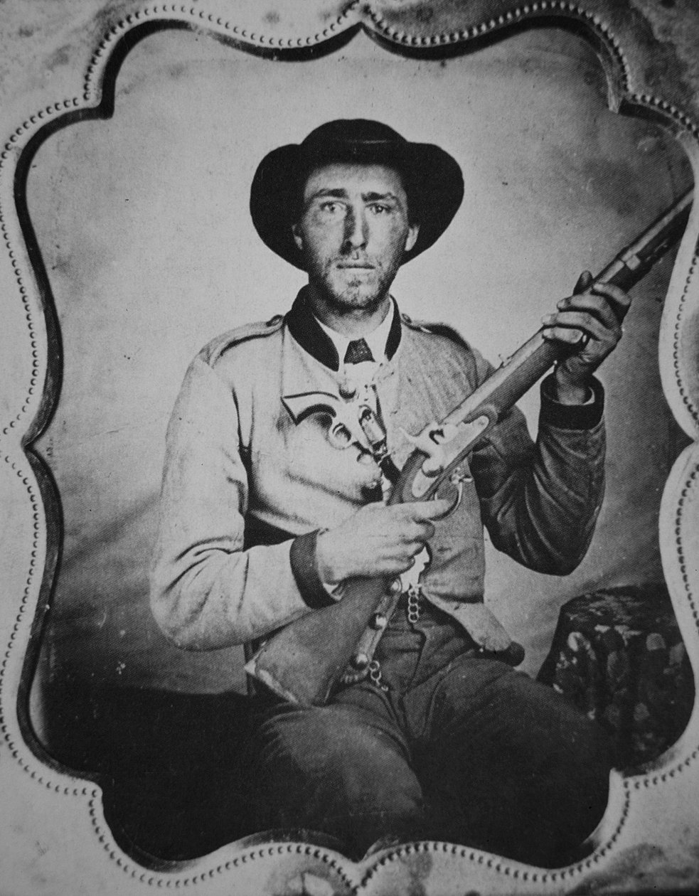 Unknown Confederate soldier posing in photographer