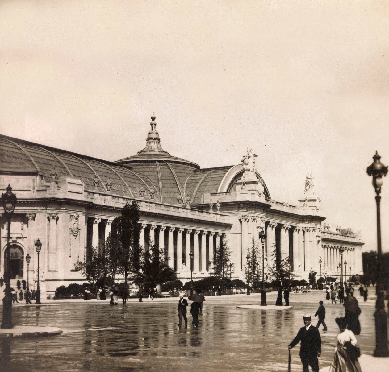 Universal Exposition of 1900 in Paris: Le Grand Palais by Anonymous Anonymous
