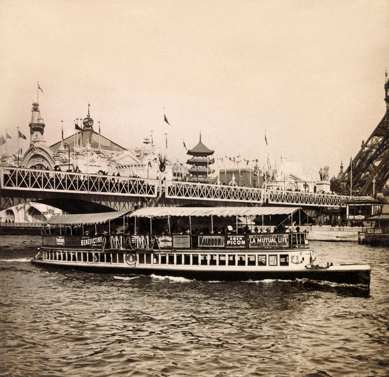 Universal Exposition of 1900 in Paris: The Pont d