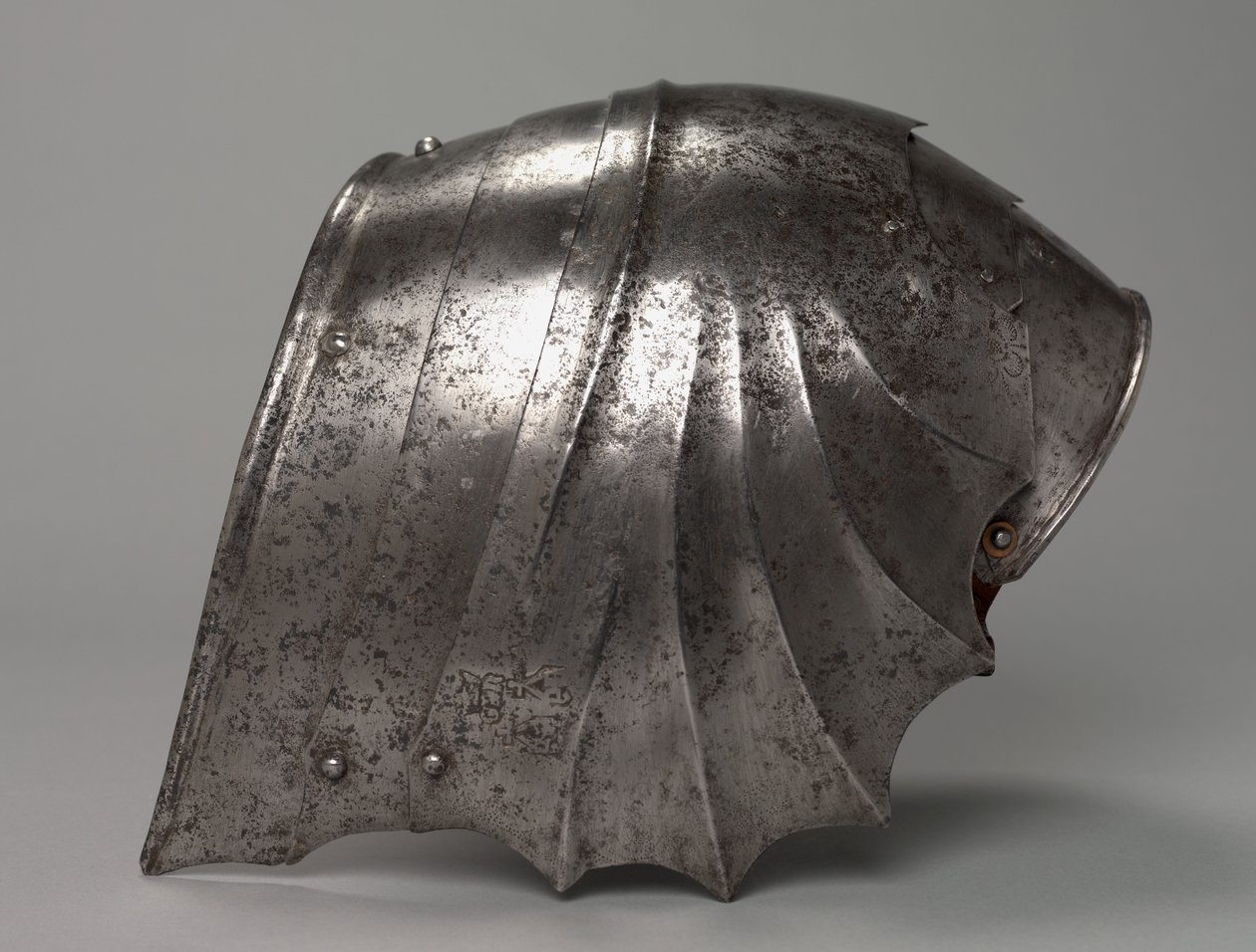 Gothic Fan-Shaped Pauldron, c.1485-1500 by Antonio Missaglia