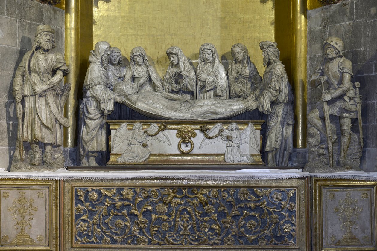 The tomb: the shroud of Christ is held by Nicomede and Joseph of Arimathia who holds the head of Jesus, behind, Saint John supports the Virgin Mary, followed by three women, the first carries the crown of crown and the last is Mary Magdalene - Sculpture by Arnaud de (attr.to) Moles