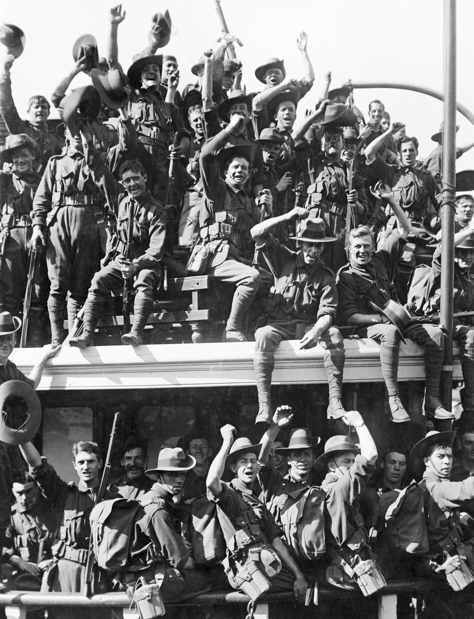 Embarkation of the Australian Naval and Military Expeditionary Force (AN&MEF) for New Guinea, 19 August 1914 by Australian Photographer