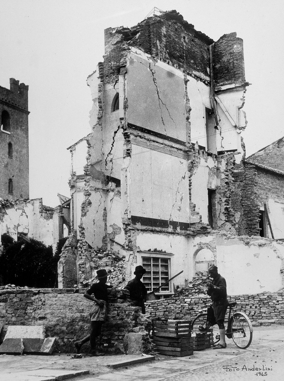 The bombardments of Sermide. Three people in front of a group of bombarded houses by Baccarini and Porta