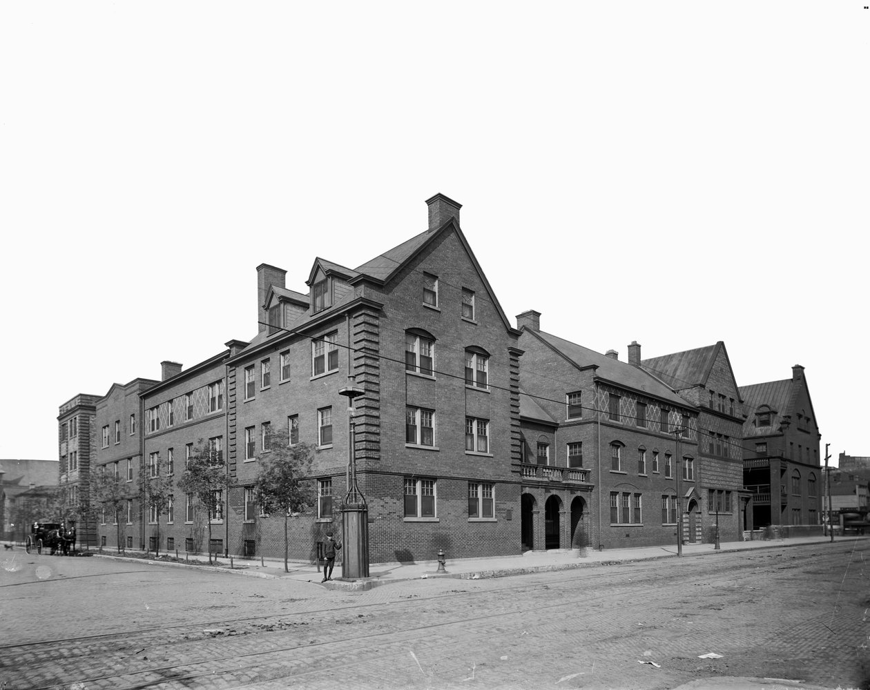 Hull House, Chicago, Illinois, USA, c.1905 by Barnes and Crosby