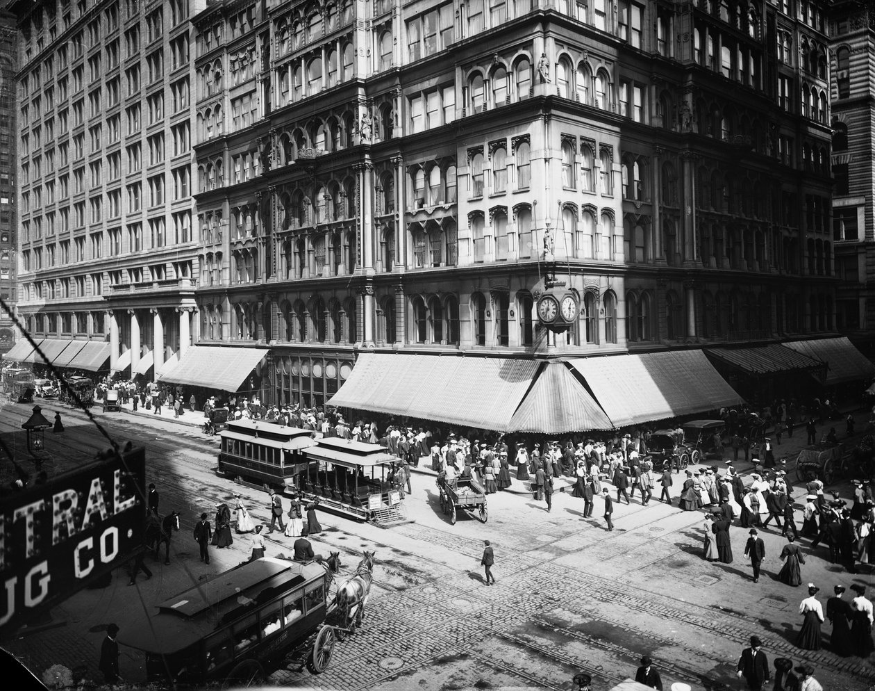 Marshall Field & Company, Chicago, Illinois, USA, c.1905 by Barnes and Crosby