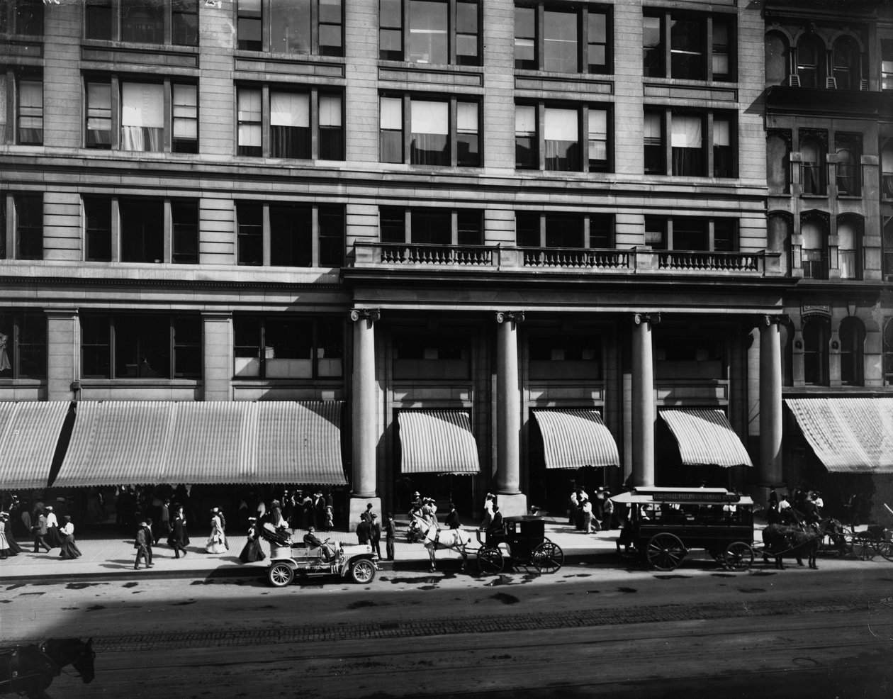 Marshall Field and Company, Chicago, Illinois, USA, c.1905 by Barnes and Crosby