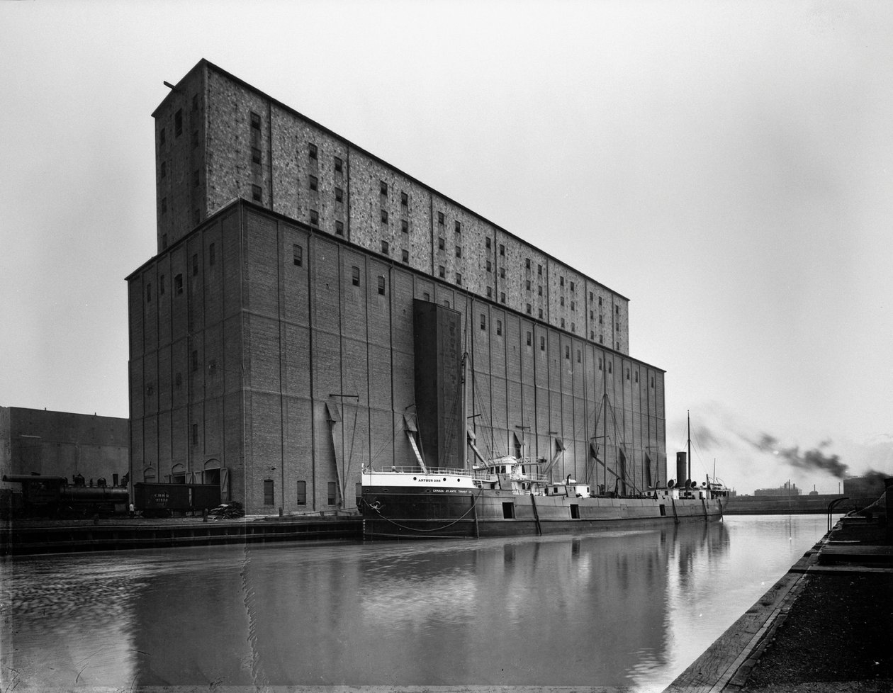 S. S. Arthur Orr at Armour Elevator E, Chicago, Illinois, USA, c.1905 by Barnes and Crosby