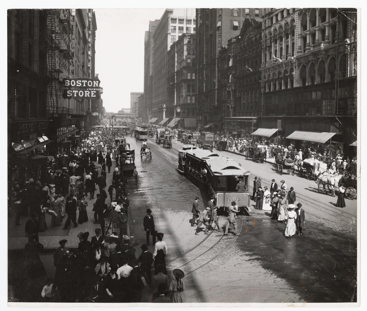 State Street, Chicago, Illinois, USA (c.1905) by Barnes and Crosby