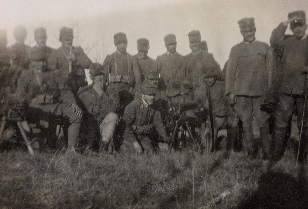 Album of the First World War in Friuli-Venezia Giulia: group portrait of the gunners soldiers of the 112th Infantry by Bourbon Del Monte