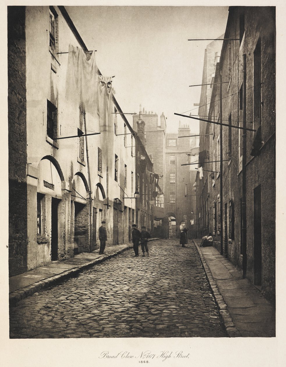 Broad Close No. 167 High Street, from The Old Closes and Streets of Glasgow by British School