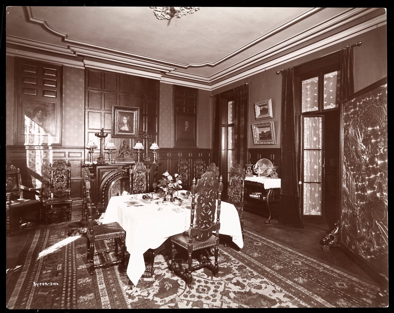 Dining room at the residence of Mr. Reginald de Koven, New York by Byron Company