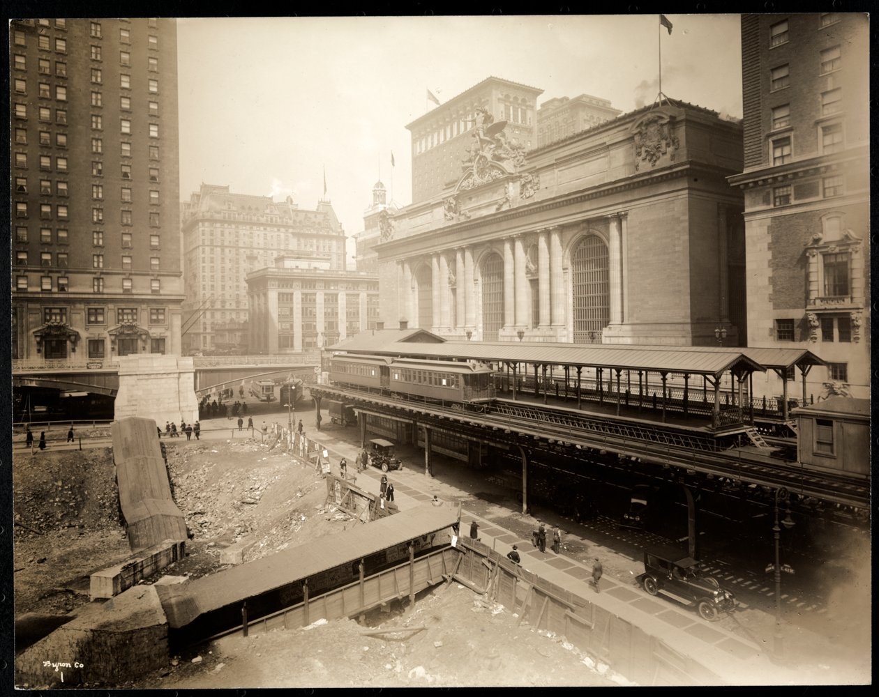Excavation Site at 42nd Street and Park Avenue, New York, c.1920 by Byron Company