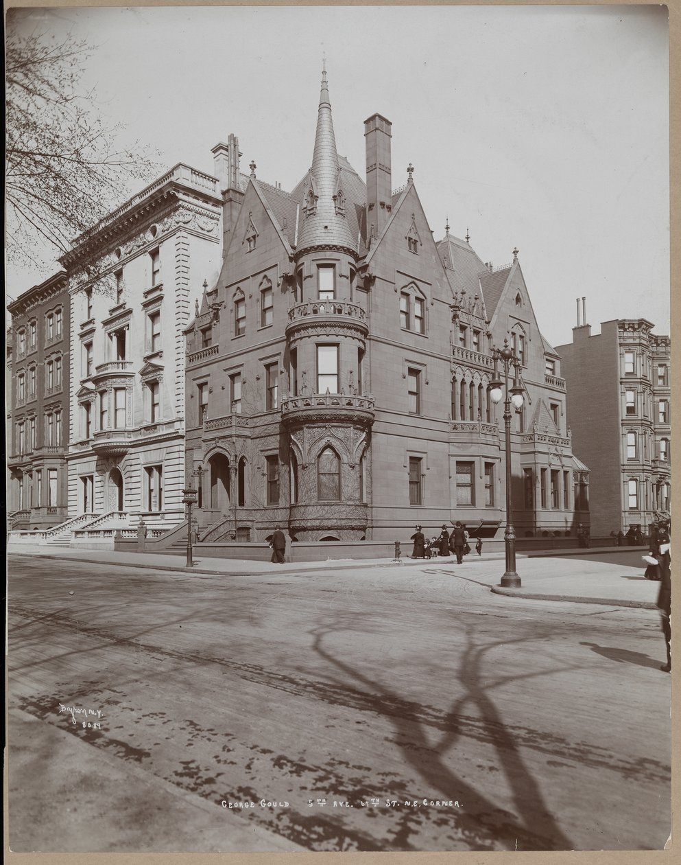 The George Jay Gould residence and neighboring houses at 5th Avenue und 67th Street, New York by Byron Company
