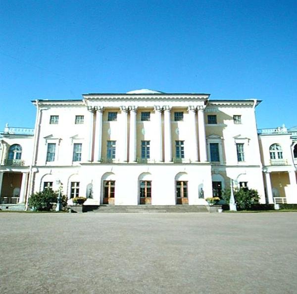 Facade of the Cour d