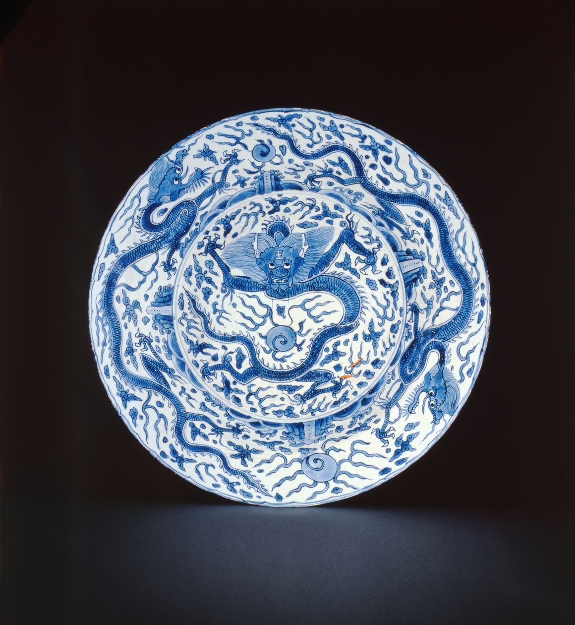 Blue and white dish painted with dragons, Wanli or Chongzheng, 1600-35 by Chinese School