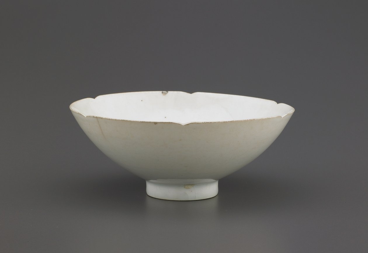 Bowl with notched rim by Chinese School