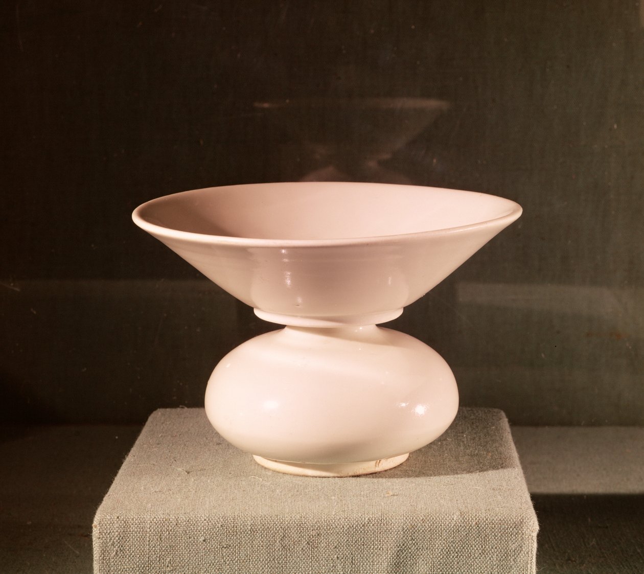 Porcellaneous spittoon, from Xian, Shaanxi, Tang Dynasty (618-907 AD) by Chinese School