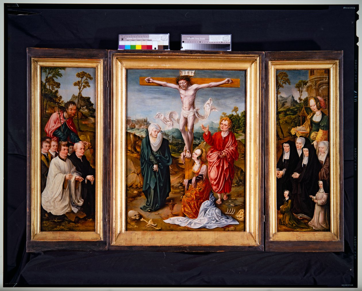 Crucifixion Triptych (central panel) by Cornelis Engelbrechtsen