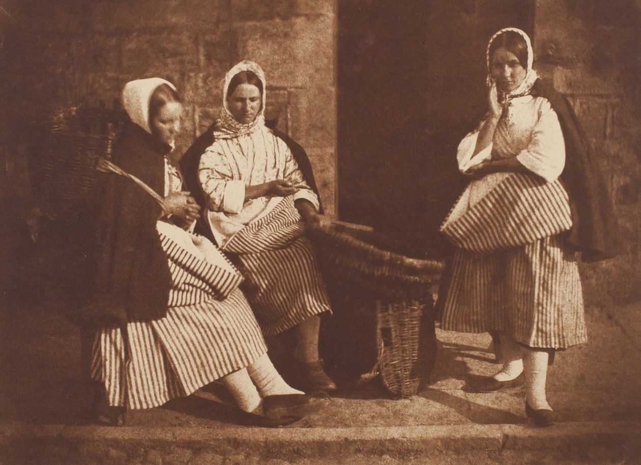 Mrs. Logan and Two Unknown Women, Newhaven, 1843-47, printed c. 1916 by Hill and Adamson