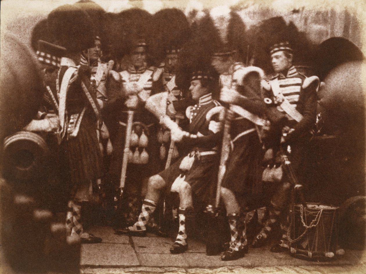 Officer of the 92nd Gordon Highlanders Reading to the Troops, Edinburgh Castle by Hill and Adamson