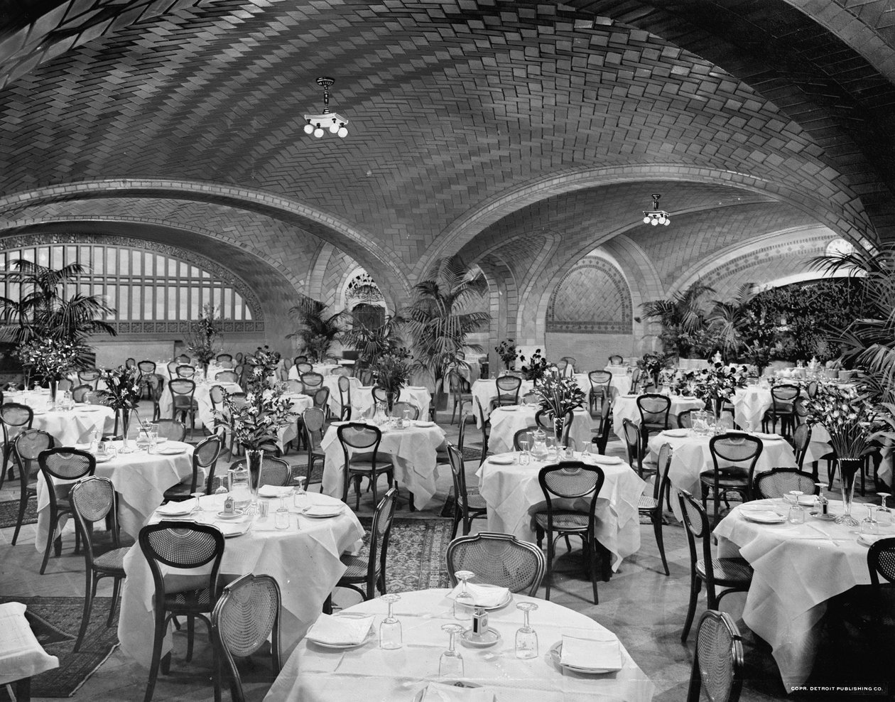 Restaurant, Grand Central Terminal, New York, c.1910-20 by Detroit Publishing Co.