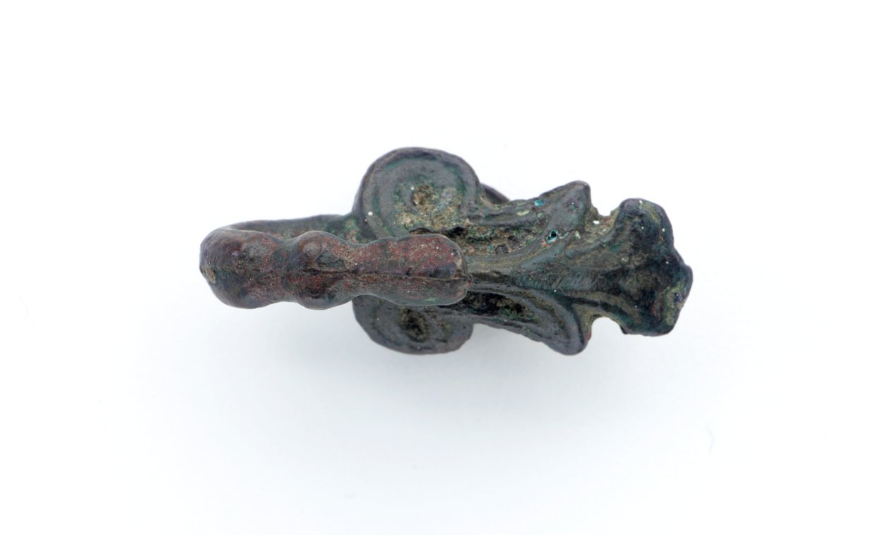 Garment hook, 400-200 BC by Eastern Zhou Dynasty Chinese School