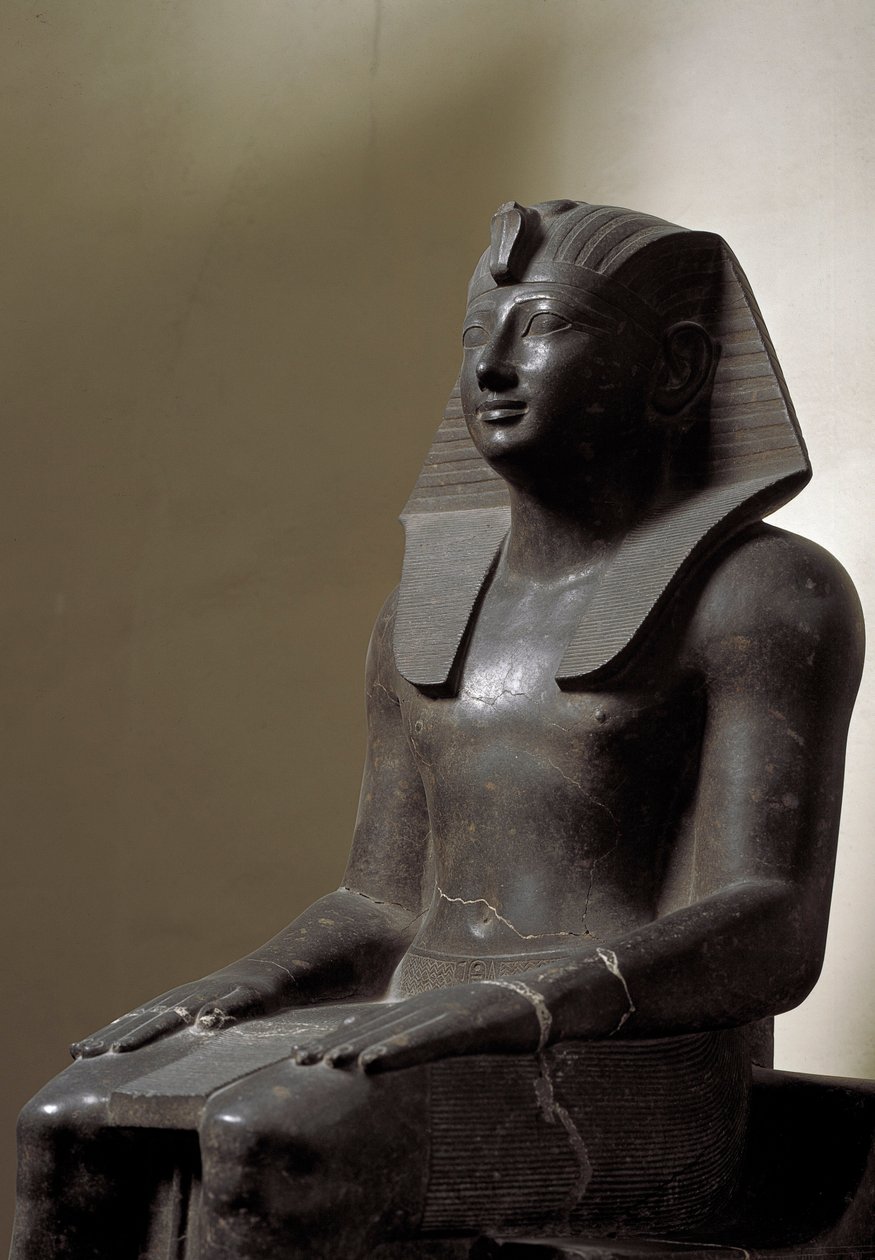 sculpture-of-basanite-representing-the-ruler-thutmosis-iii