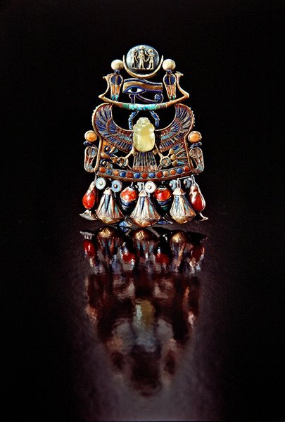 Pectoral with a bird-scarab, from the tomb of Tutankhamun, New Kingdom by Egyptian 18th Dynasty