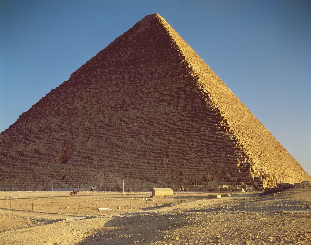Study Challenges Great Pyramid Age and Claims It Is 20,000 Years Older