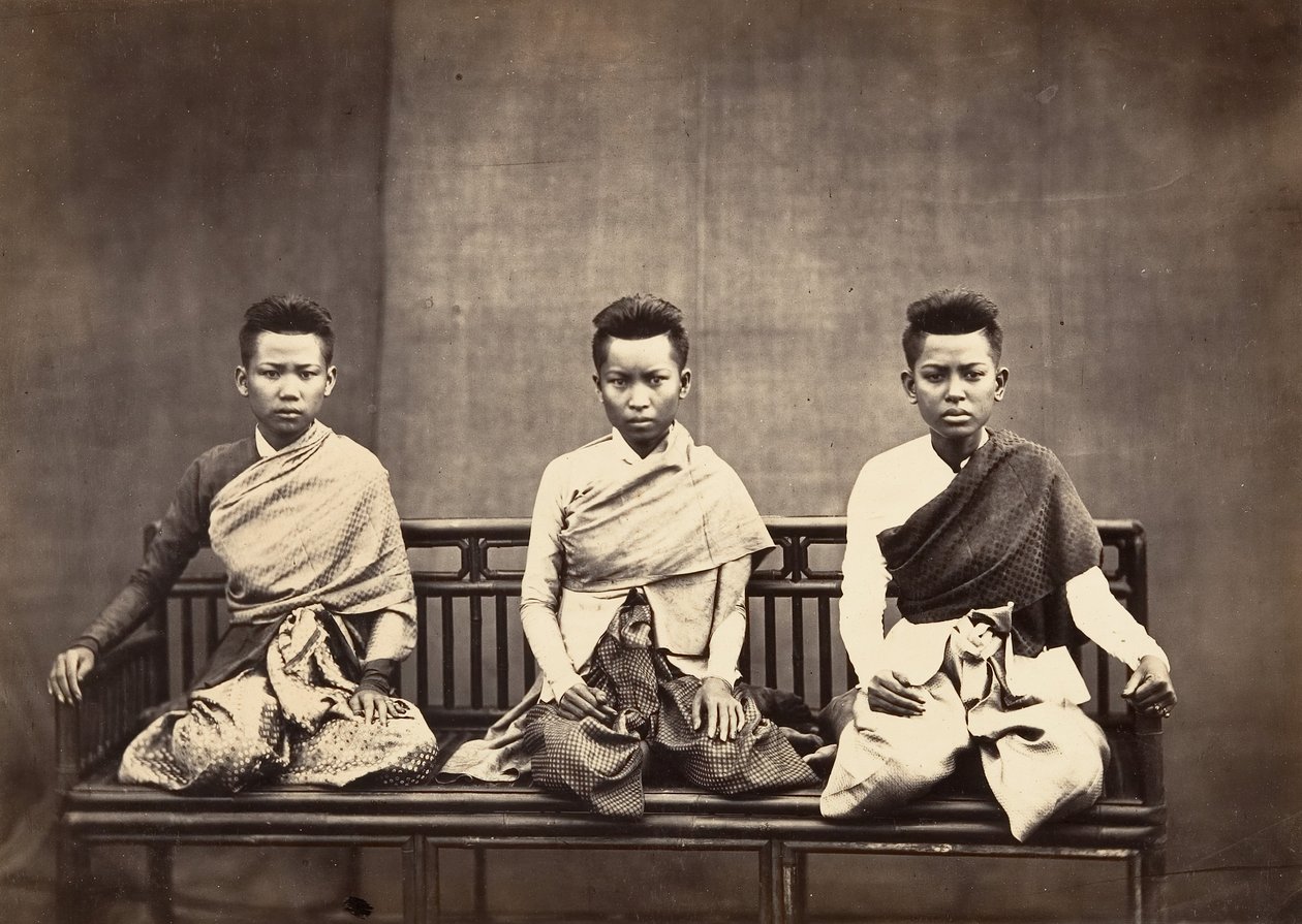 Women of Prince Phra-Keo-Pha, 1866 by Emile Gsell