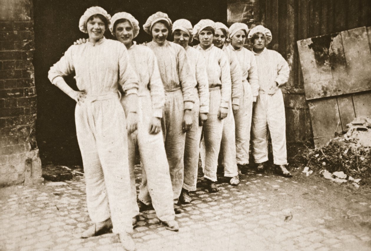 A Picturesque Group of Women Workers: Maids in a Mill in Nottingham by English Photographer
