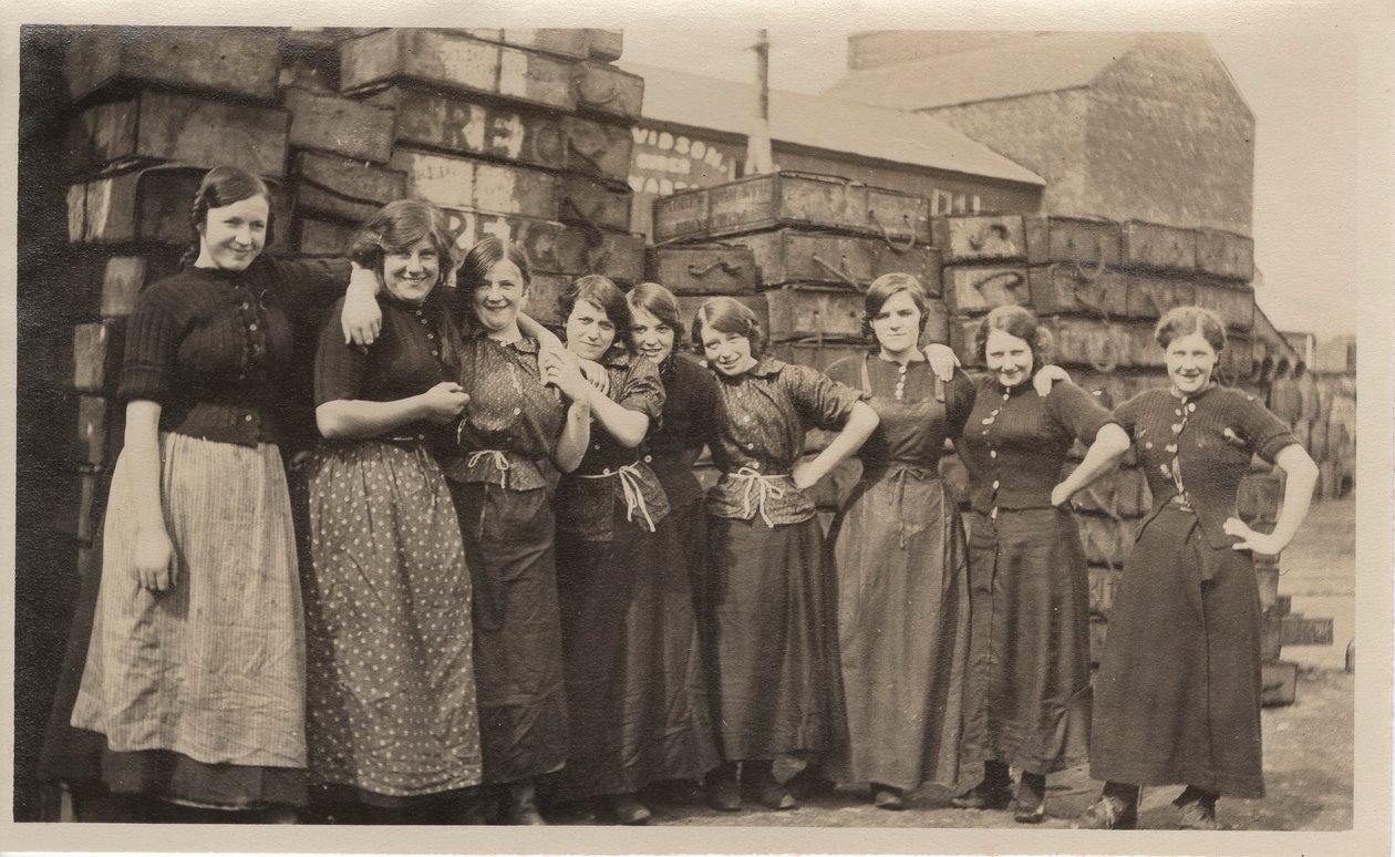 Dundee factory girls, c.1910 by English Photographer