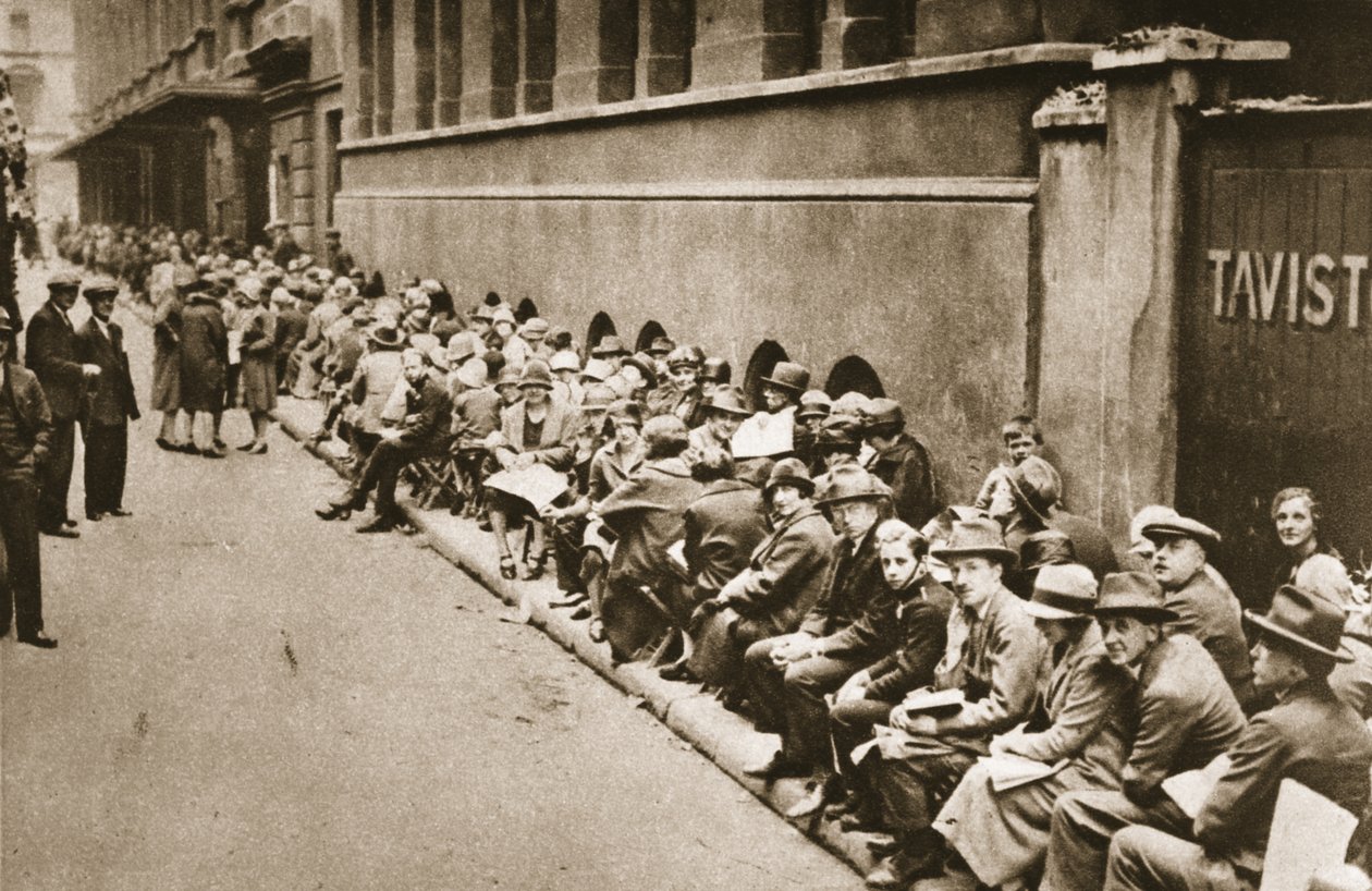 Queuing in Floral Street for tickets for a performance at the Royal Opera House, Covent Garden, from Wonderful London, published 1926-27 by English Photographer