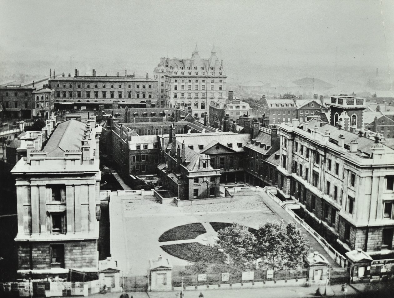 St Thomas Hospital: elevated view of the exterior by English Photographer